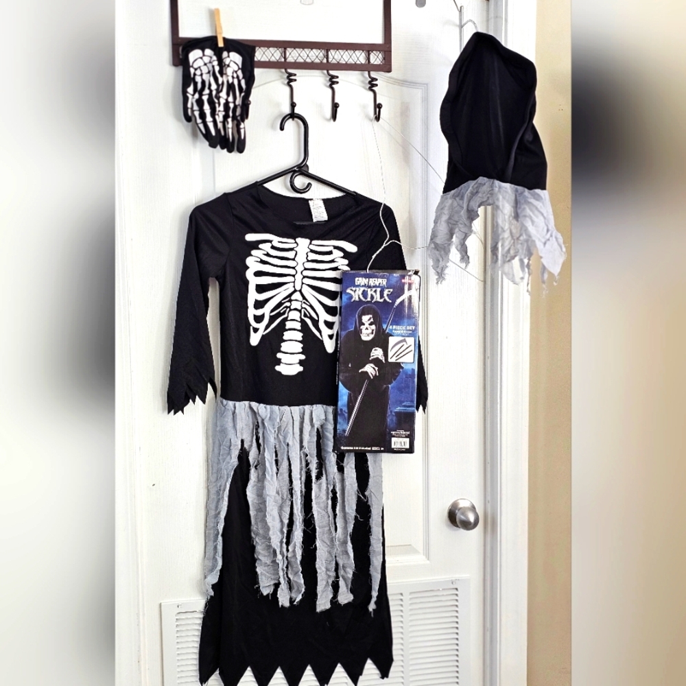 Grim Reaper Skeleton Costume with Mask Gloves & Scythe Prop Youth Size 8-10